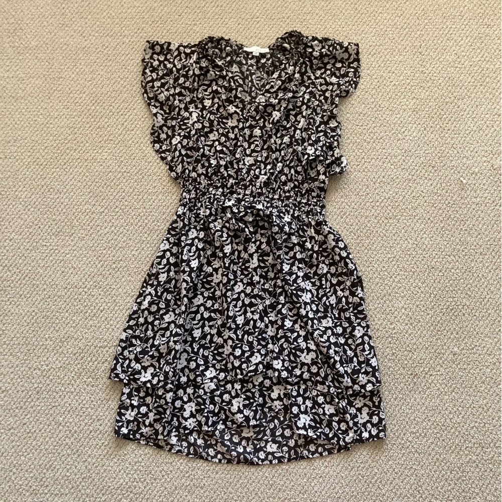 Pinch Cap Sleeve V-Neck Floral Printed Mini Dress Size Medium Black White VEUC